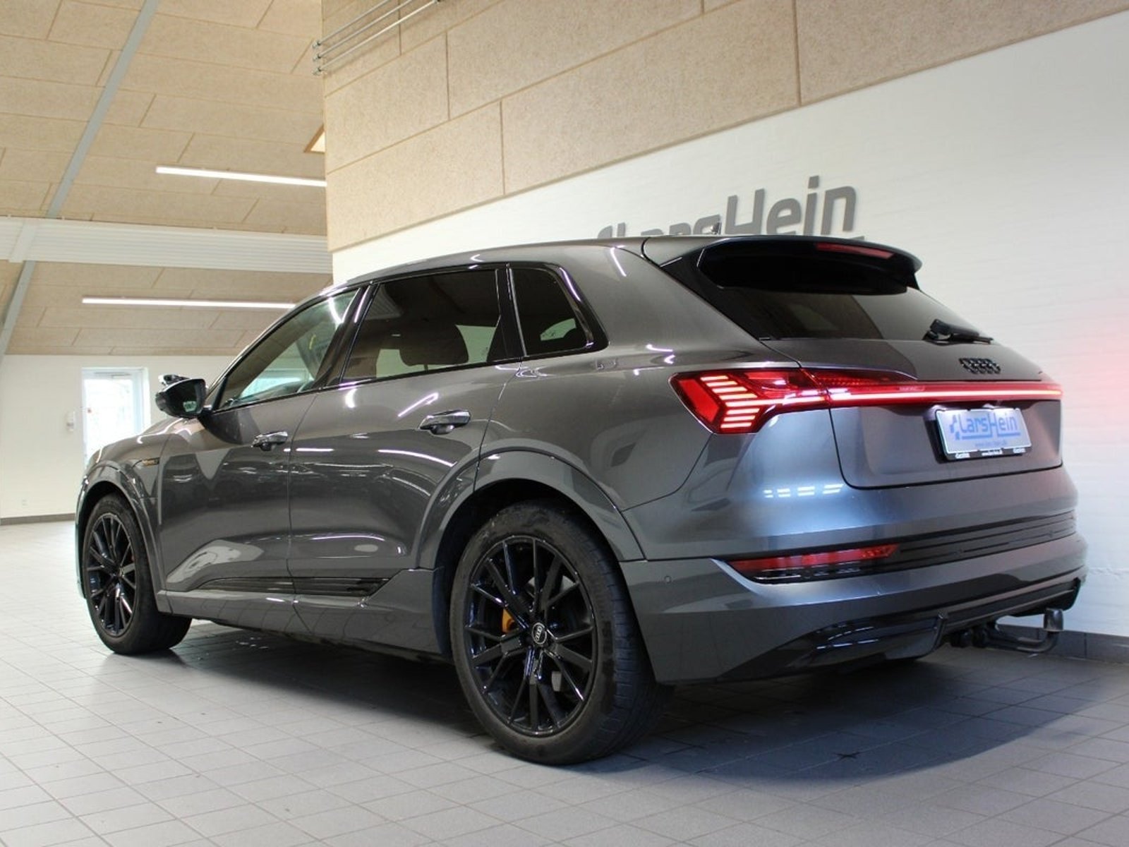 Audi e-tron 55 quattro, 408ps, 2022