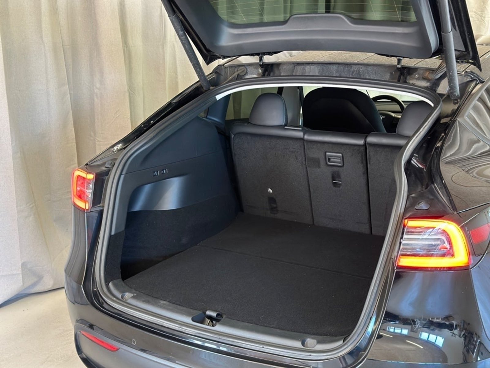 Tesla Model Y Standard Range RWD, 299ps, 2023