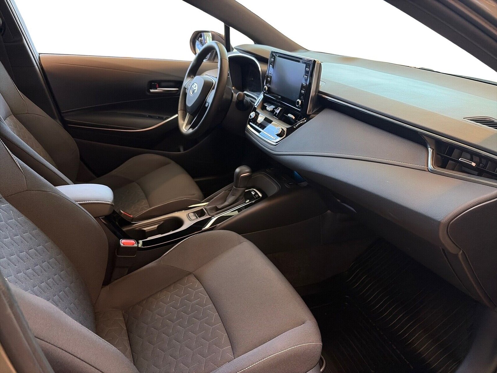 Toyota Corolla Hybrid e-CVT, 122ps, 2019