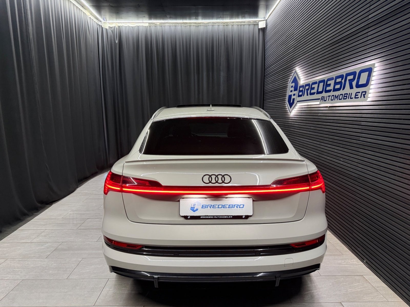 Audi e-tron 50 quattro, 313ps, 2021
