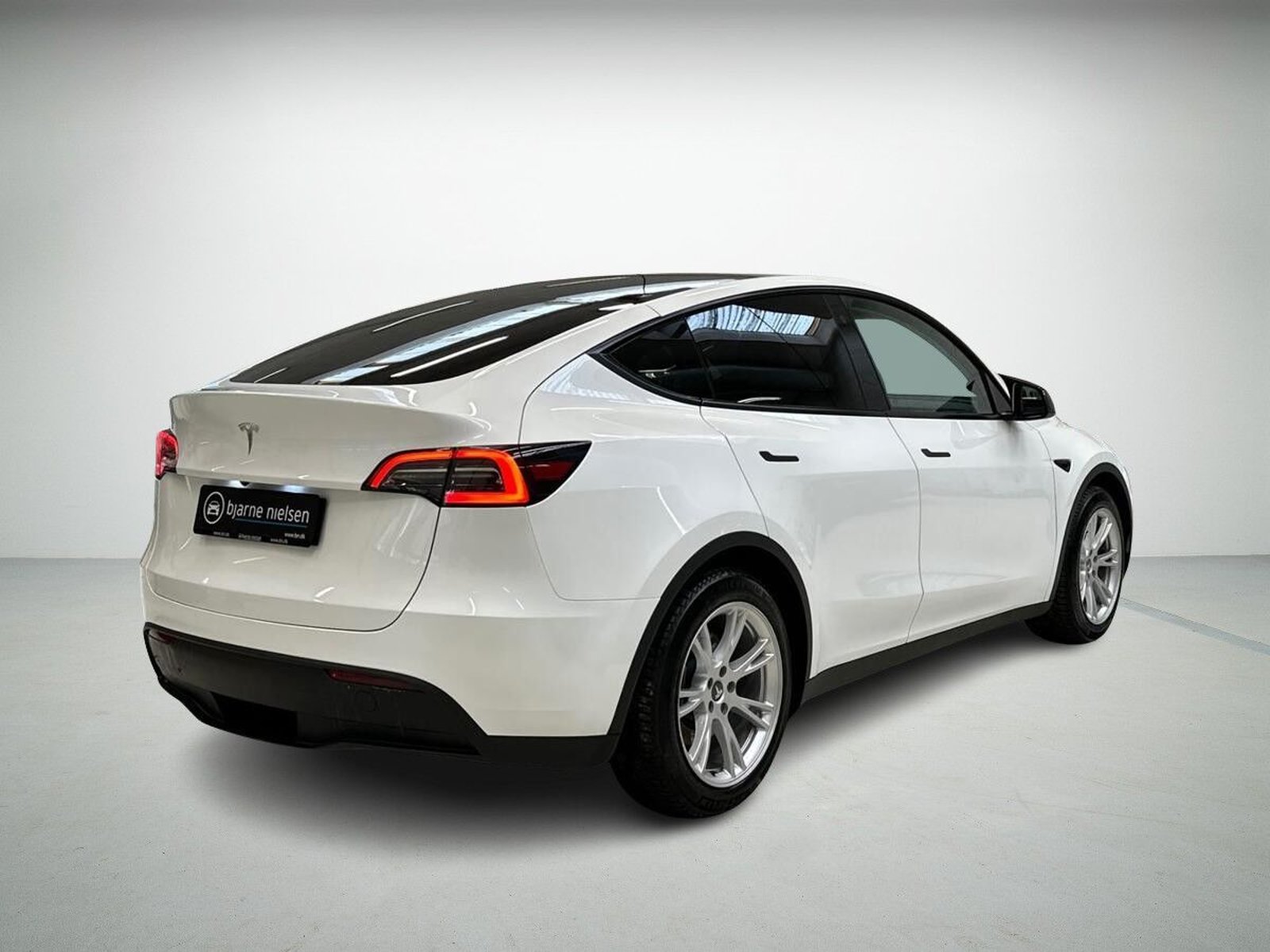 Tesla Model Y Standard Range RWD, 299ps, 2023