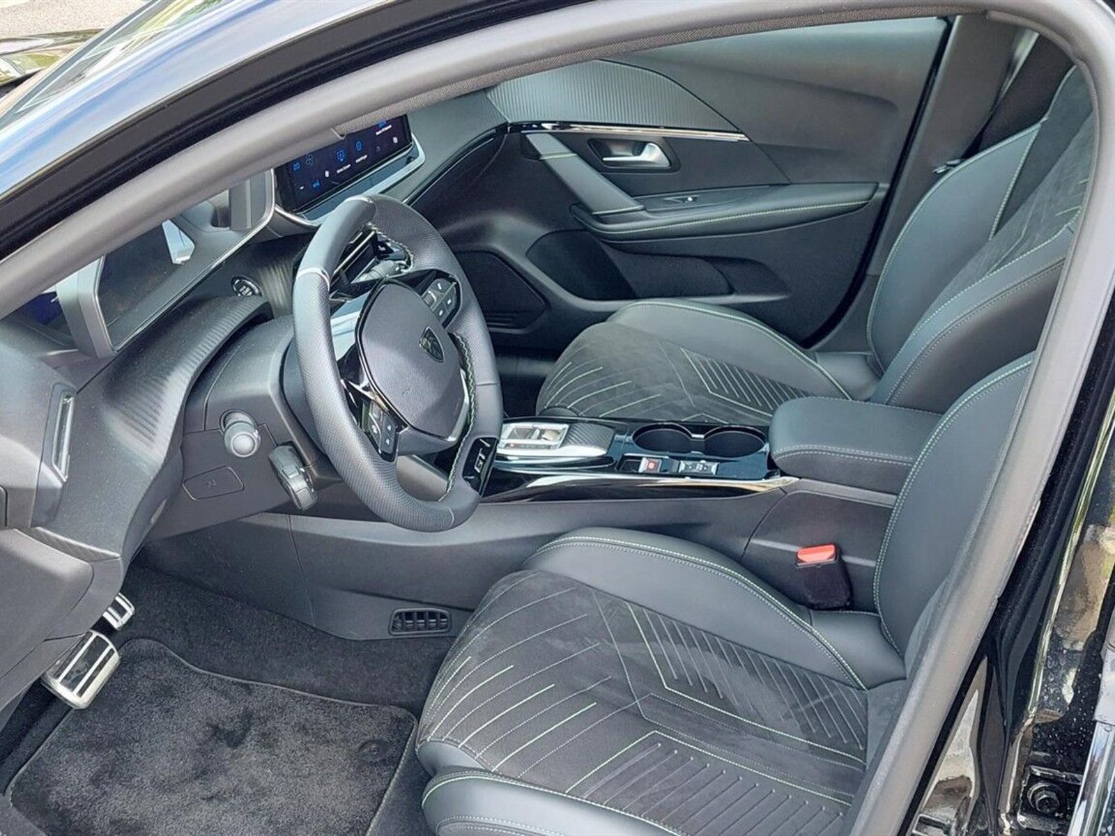 Peugeot e-208, 156ps, 2025