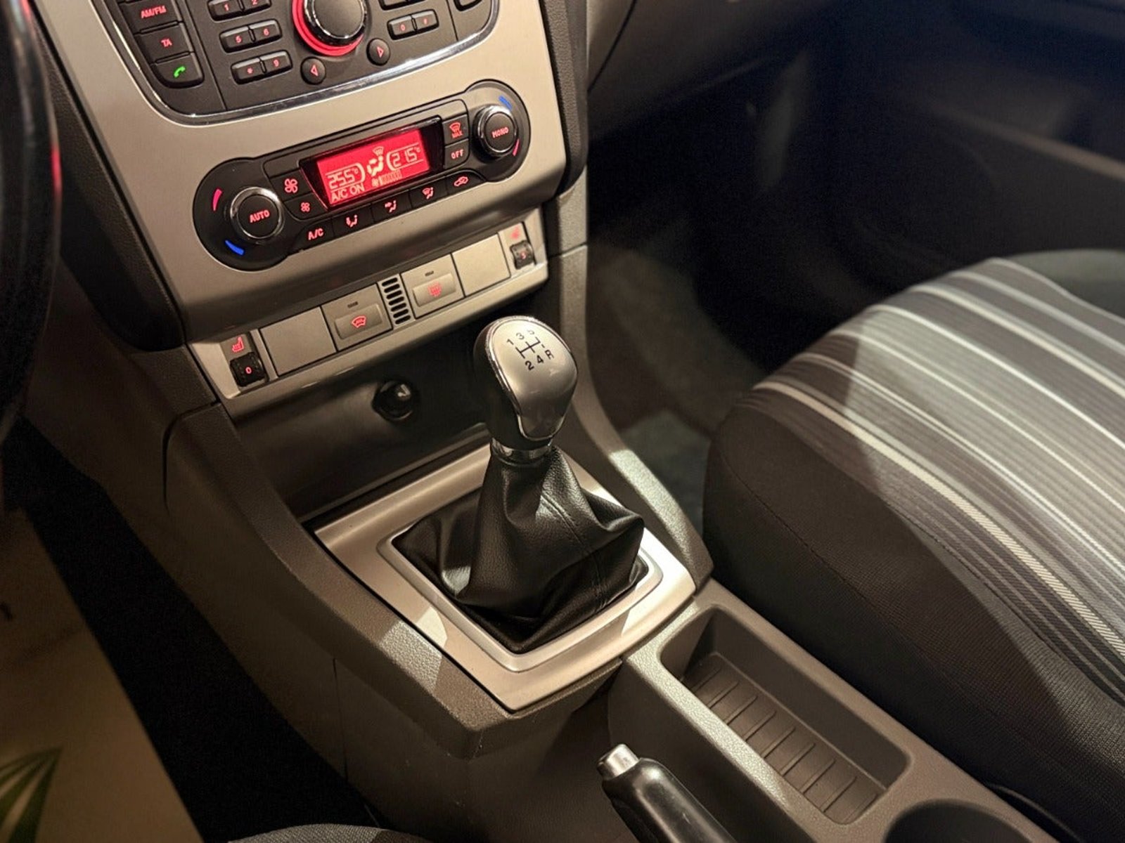 Ford Focus Combi 1.6 Manual, 5-trins, 100ps, 2010