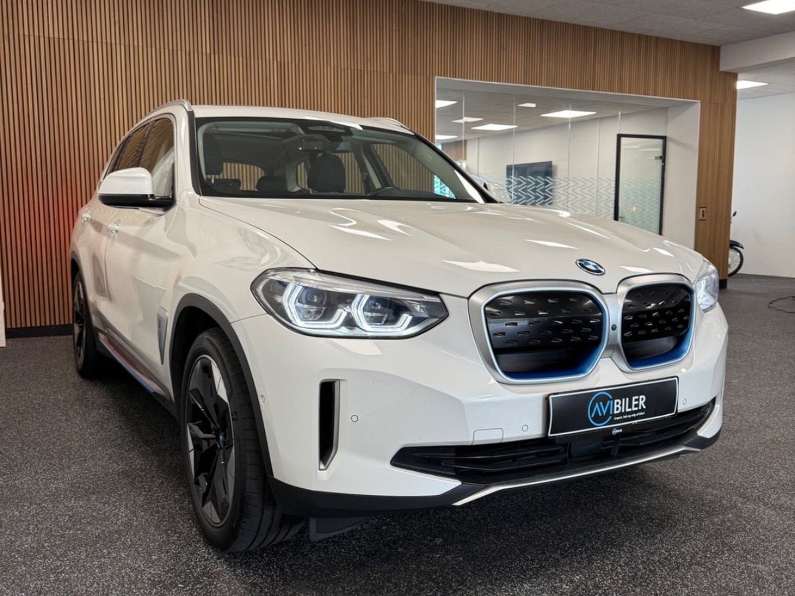 BMW iX3, 286hp, 2021