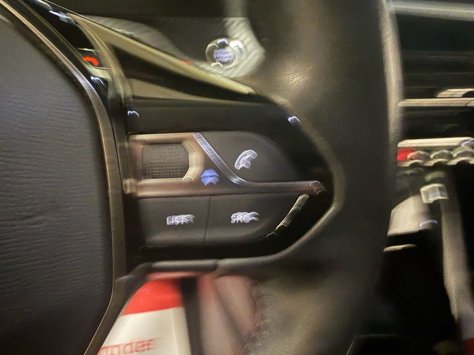 Peugeot e-2008, 136ps, 2022