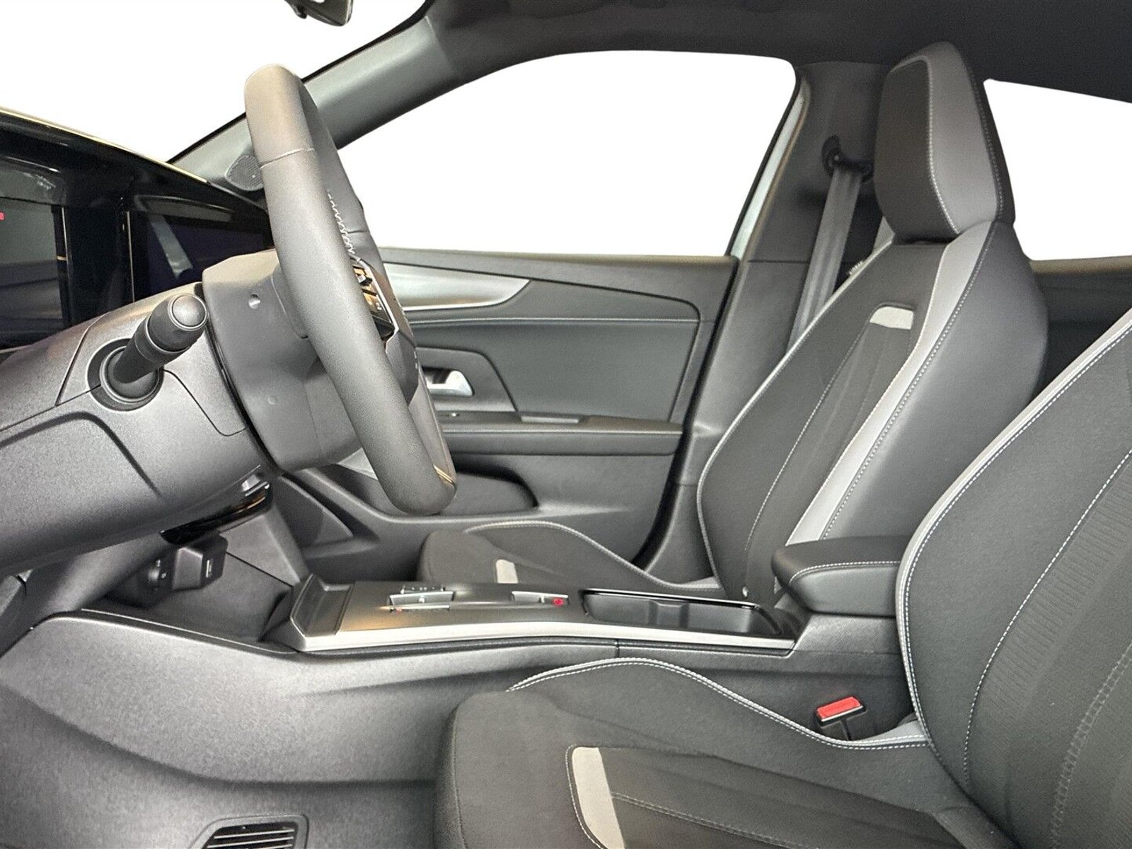 Opel Mokka, 156ps, 2025