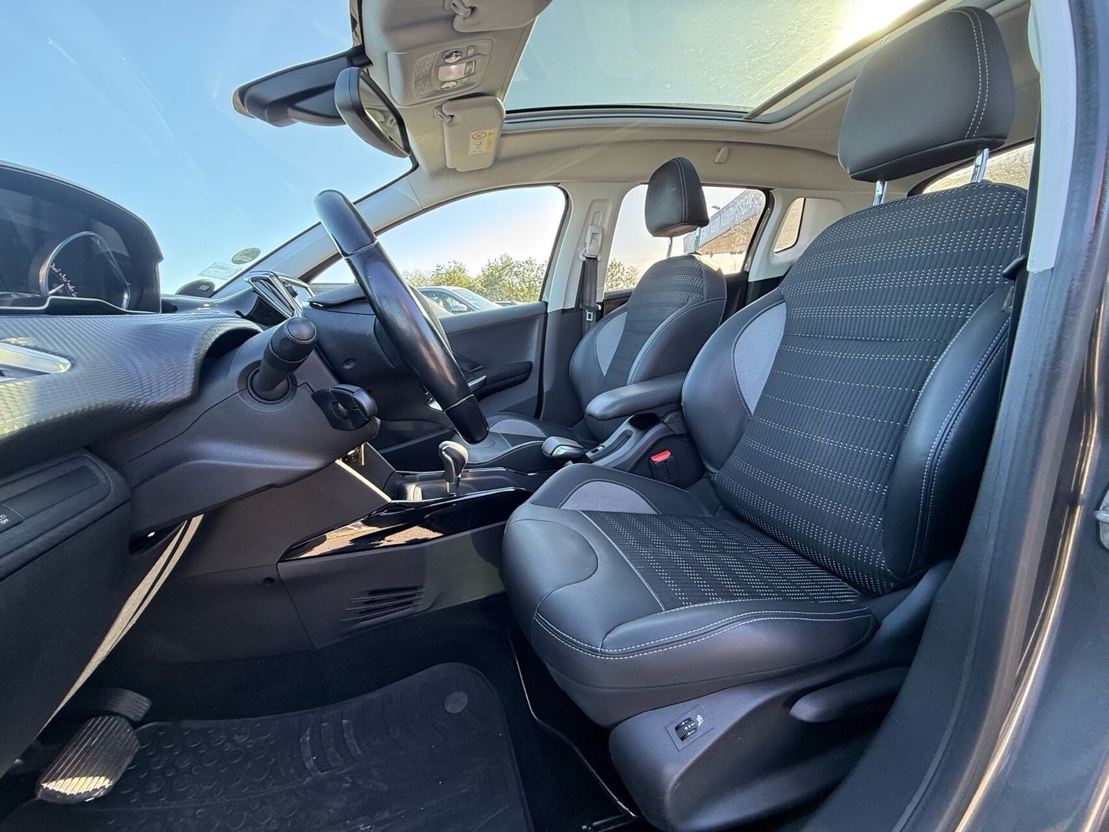 Peugeot 2008 1.2 PureTech 110 EAT, 6-trins, 110ps, 2018
