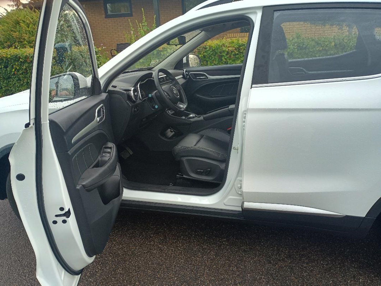 MG ZS EV, 143hp, 2021