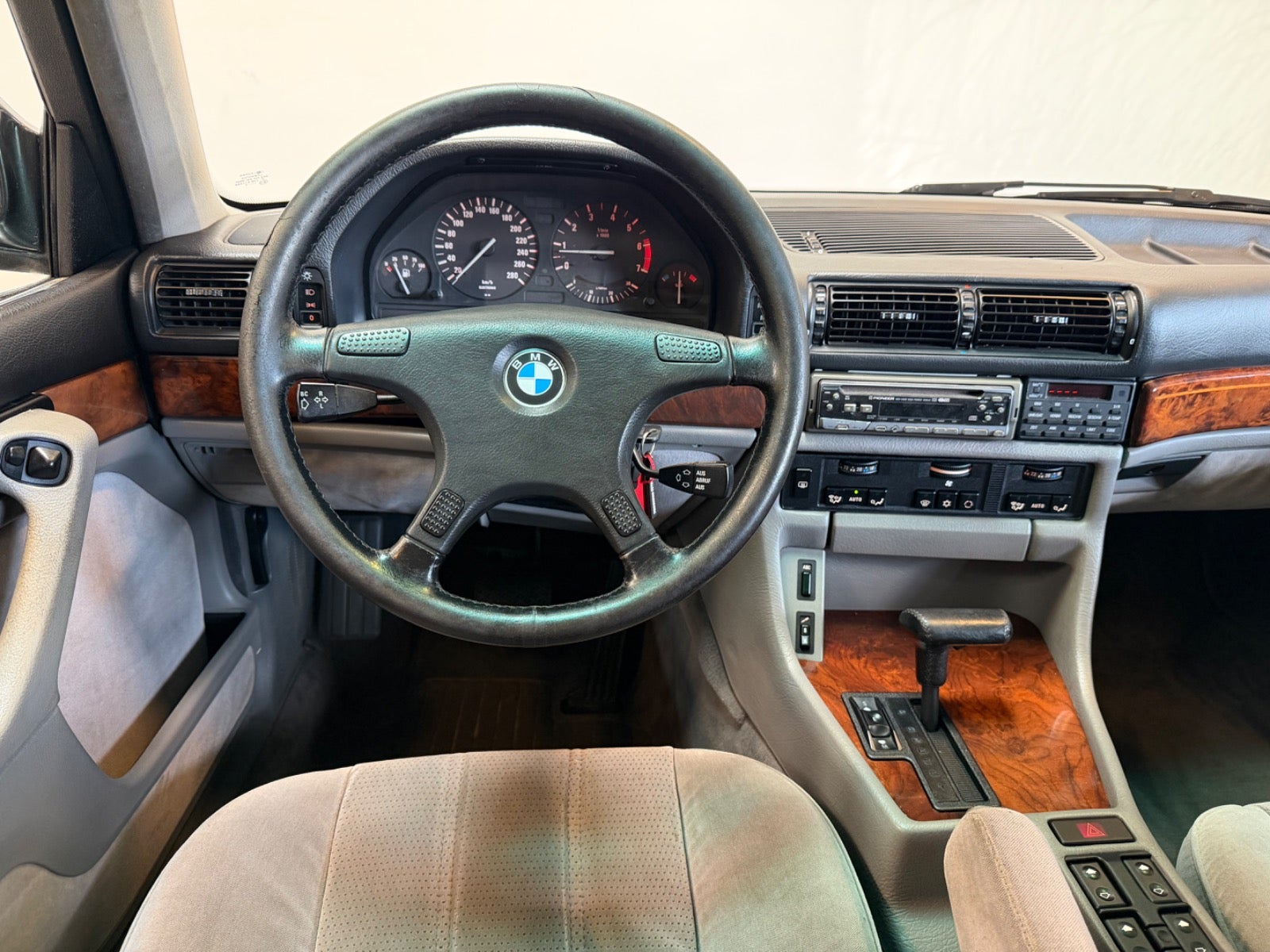 BMW 750i Automatic, 4-trins, 300ps, 1990