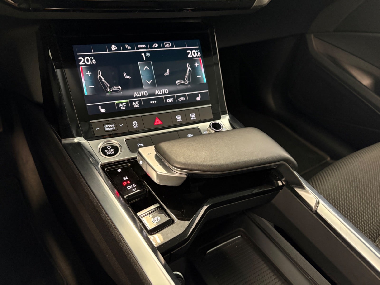 Audi e-tron 55 quattro, 408ps, 2022