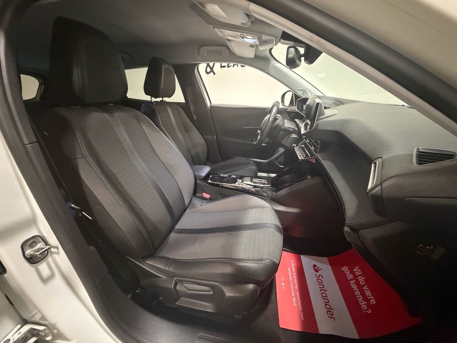 Peugeot e-2008, 136ps, 2022