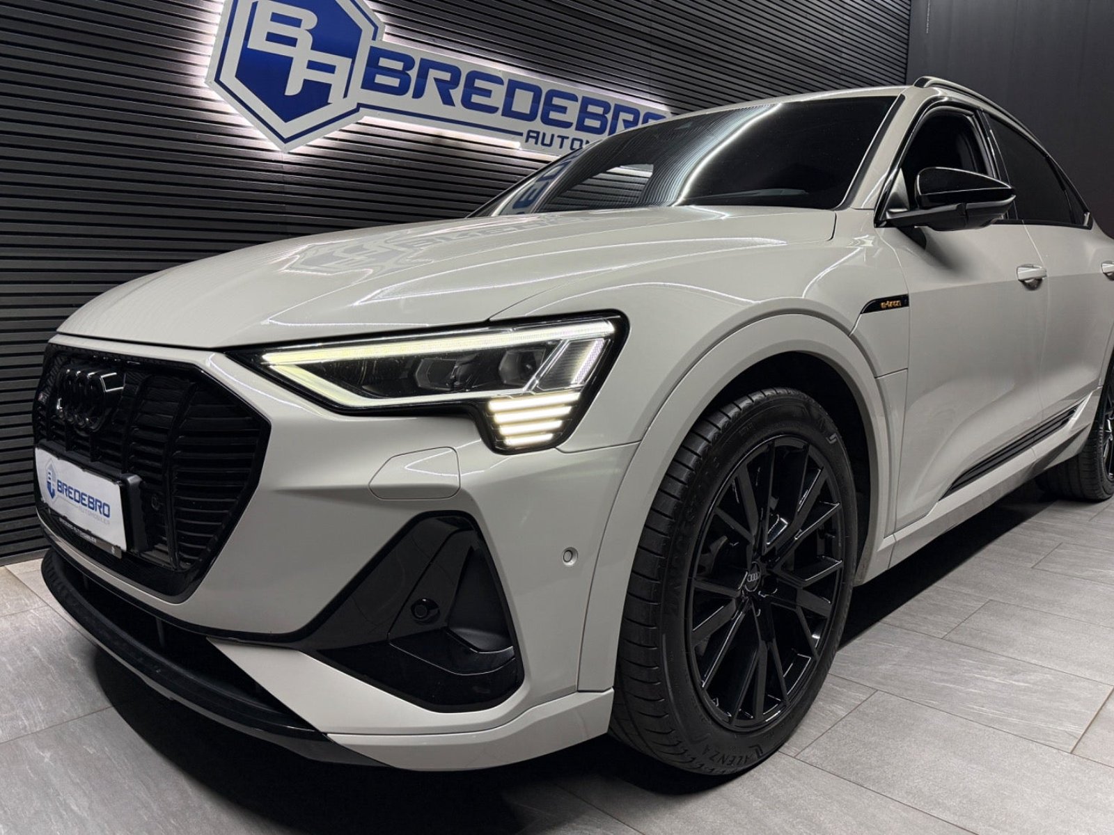 Audi e-tron 50 quattro, 313ps, 2021