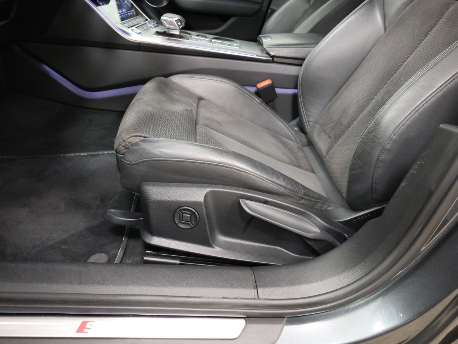 Audi A6 Avant 55 TFSI e quattro S Tronic, 7-trins, 367ps, 2021