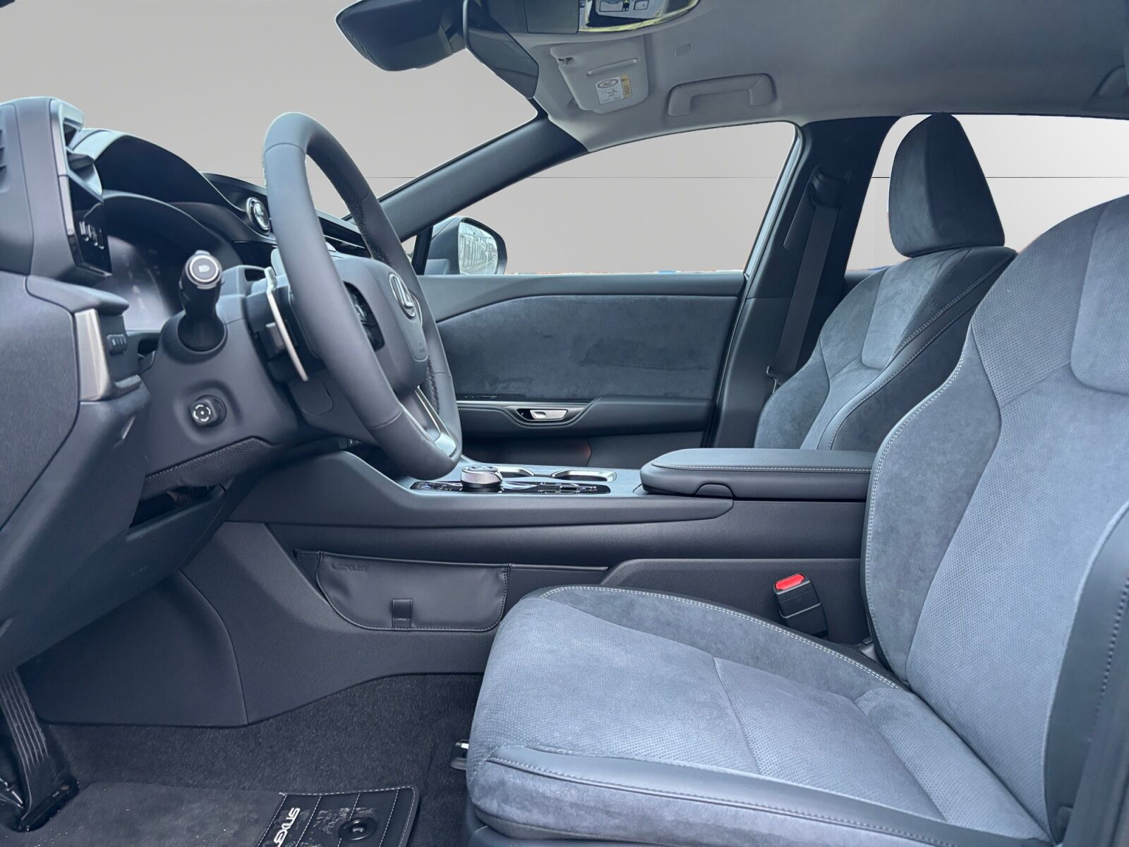 Lexus RZ 300e, 204ps, 2025