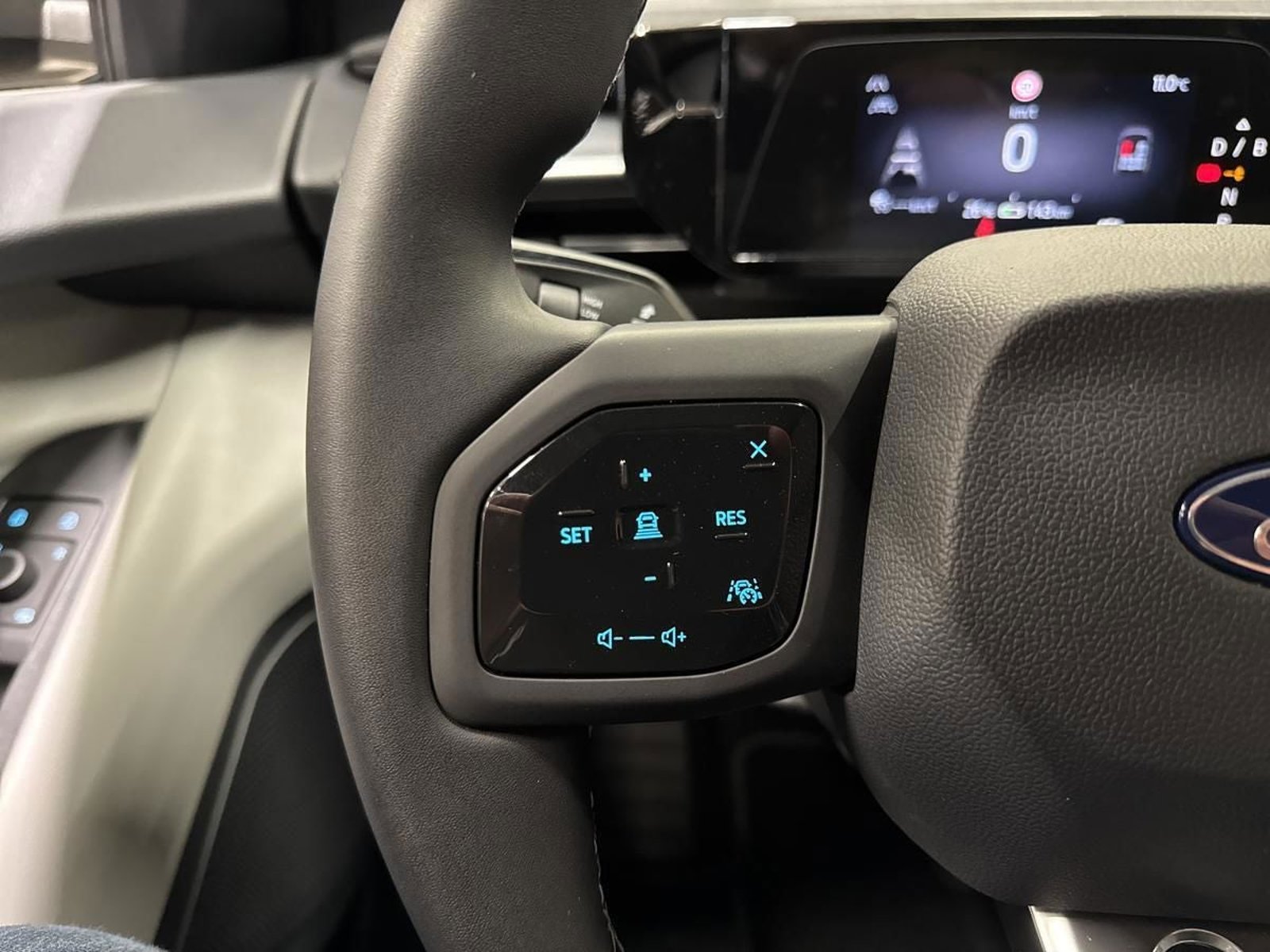 Fabriksny Ford Capri Select Extended Range til salg