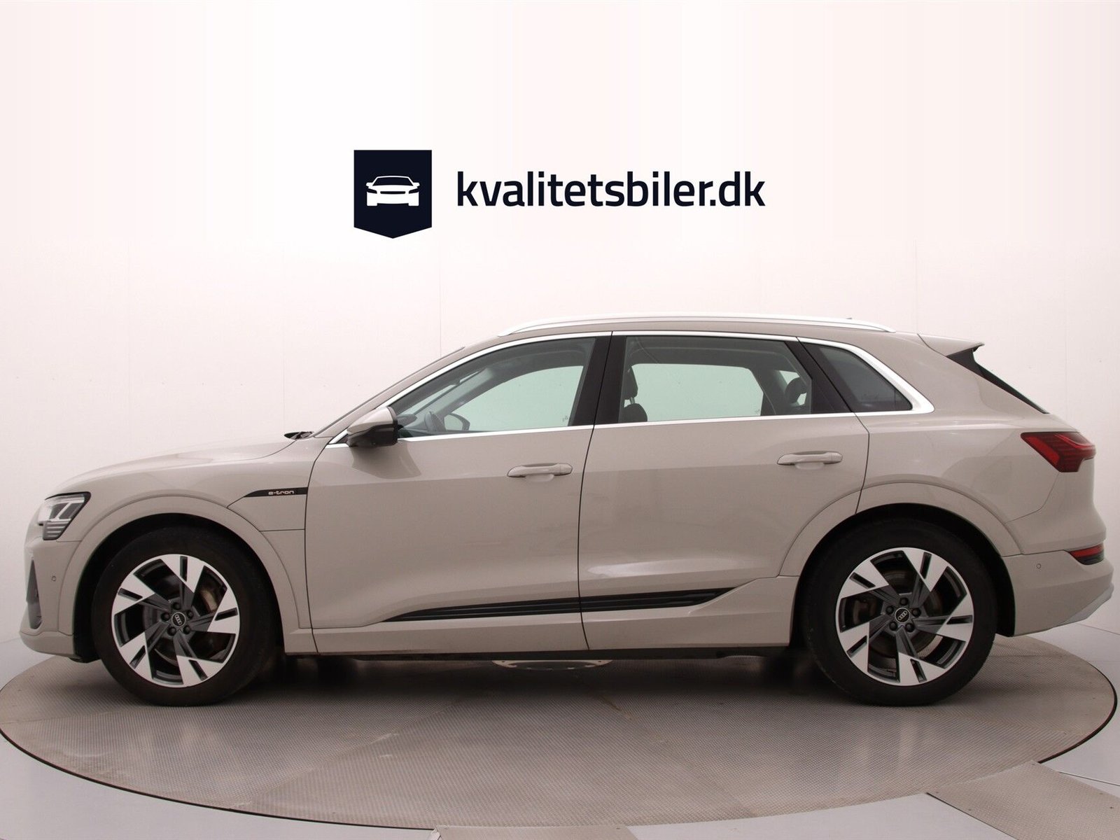 Audi e-tron 50 quattro, 313hp, 2021