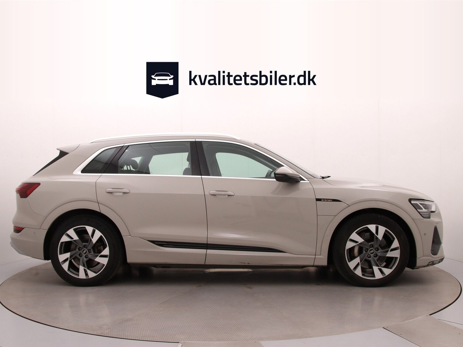Audi e-tron 50 quattro, 313hp, 2021