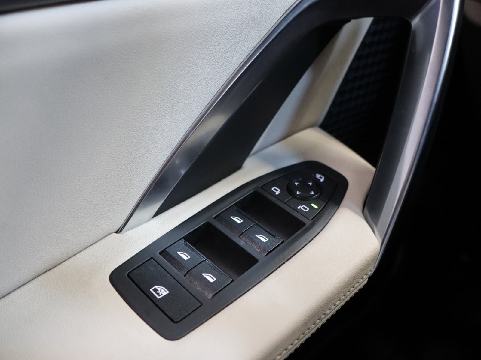 BMW iX2 eDrive20, 204ps, 2024