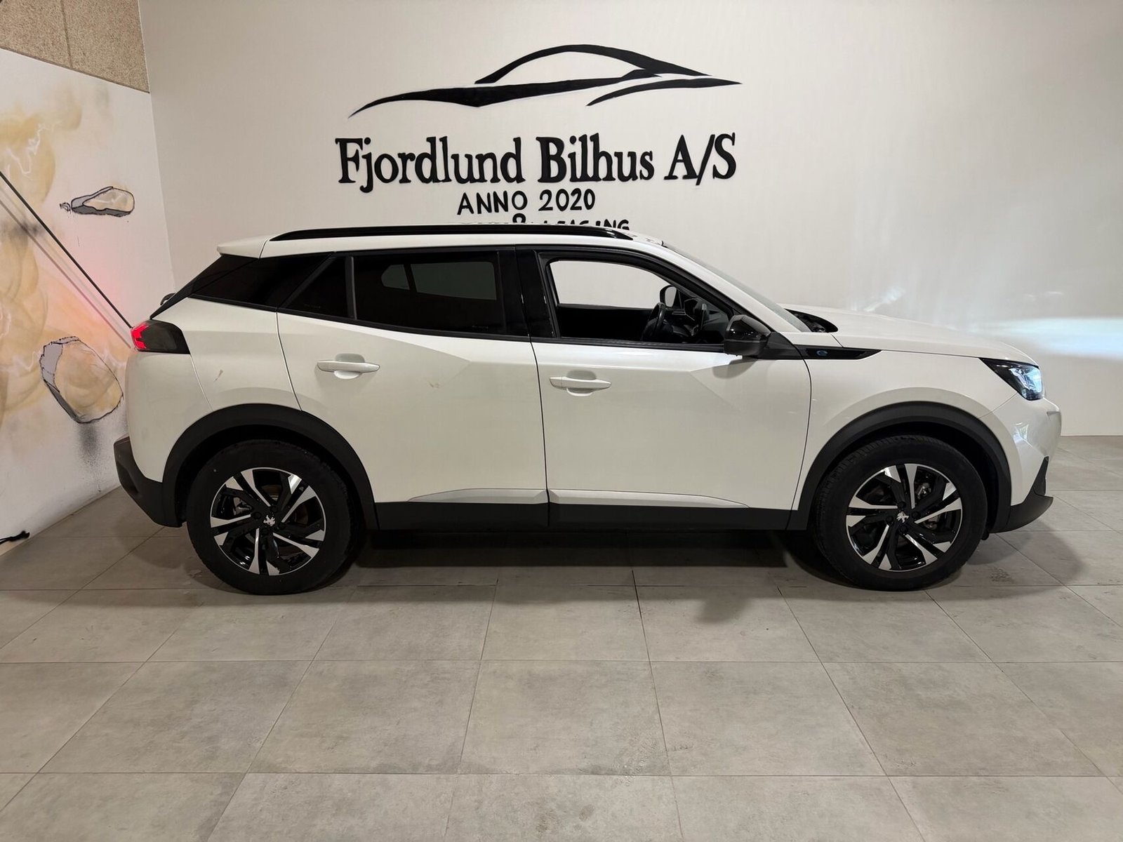 Peugeot e-2008, 136ps, 2022