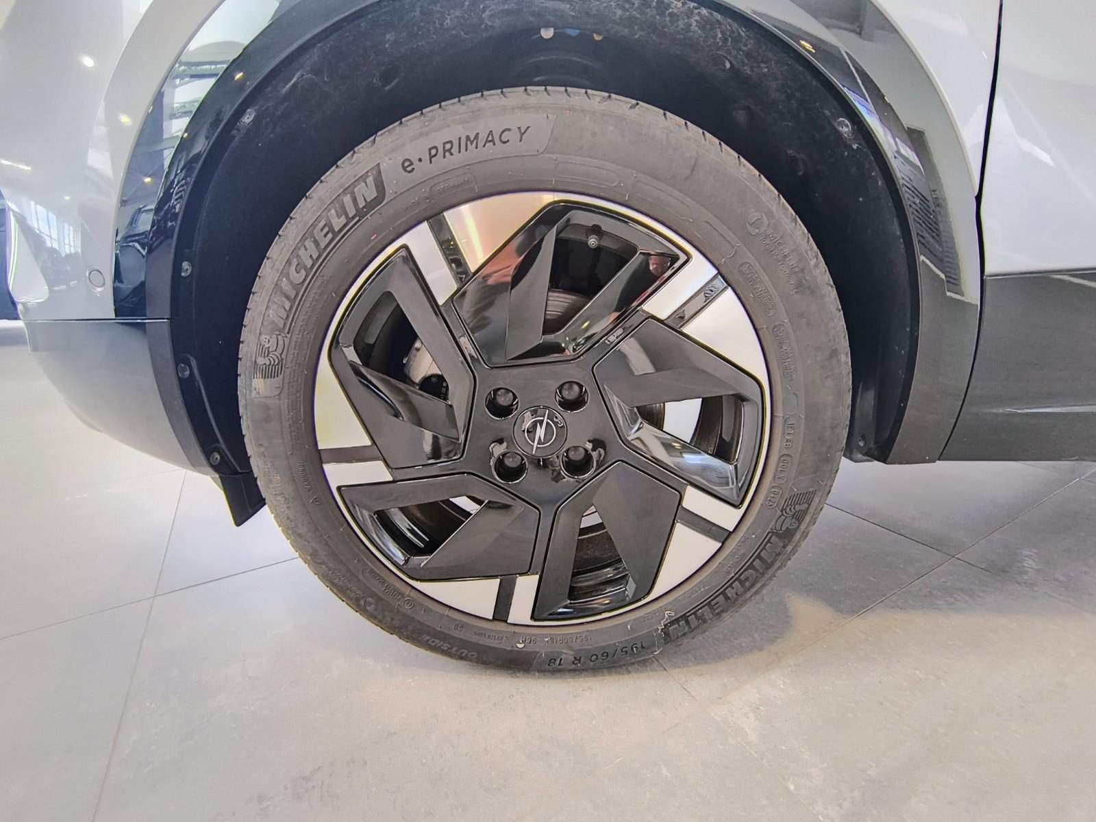 Opel Mokka, 156ps, 2025