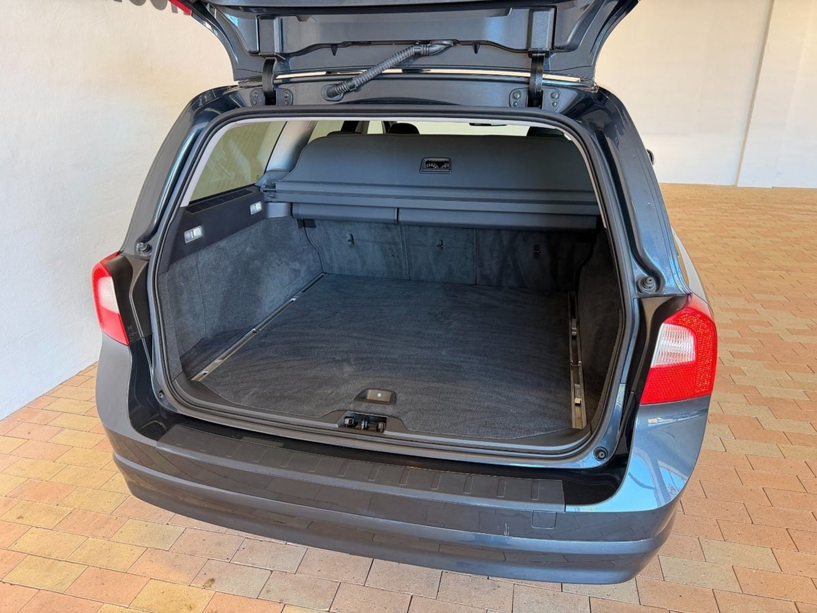Volvo V70 T4 Powershift, 6-trinn, 180hk, 2011