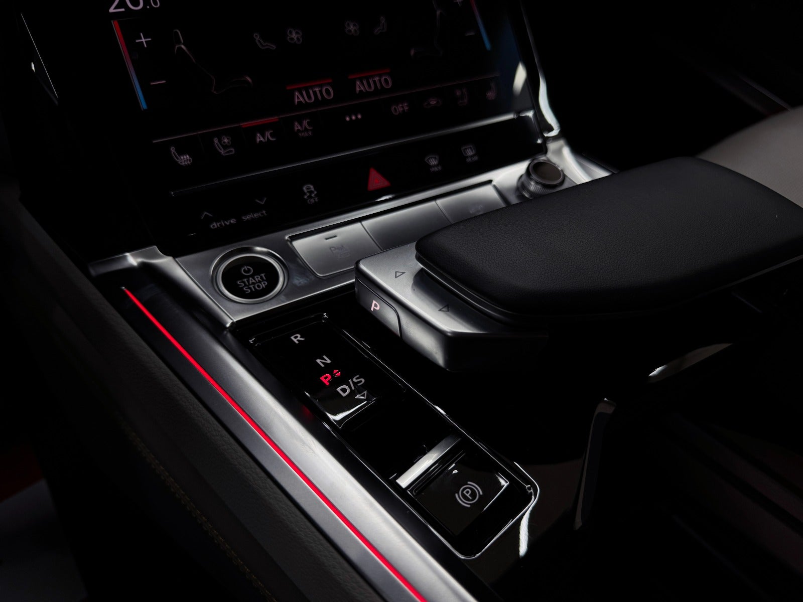 Audi e-tron 55 quattro, 408hp, 2022