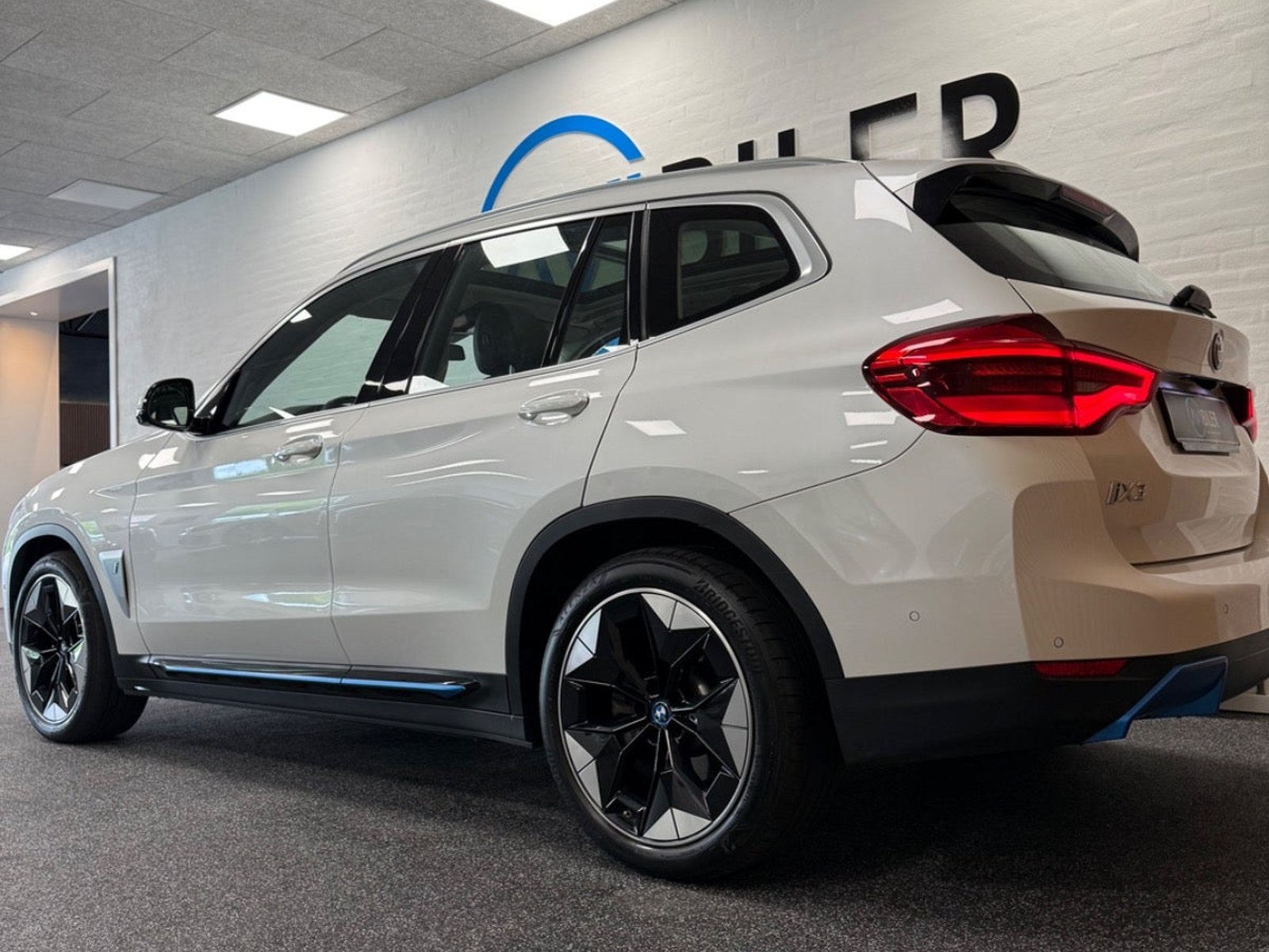 BMW iX3, 286hp, 2021