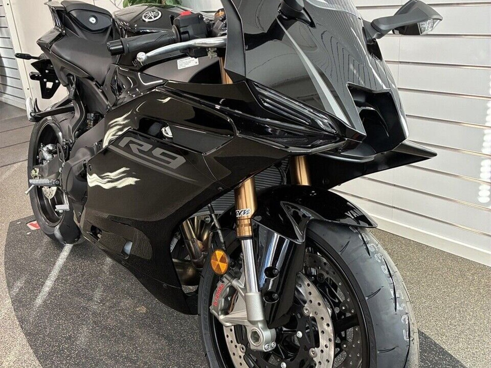 Fabriksny Yamaha YZF-R9 Tech Black til salg