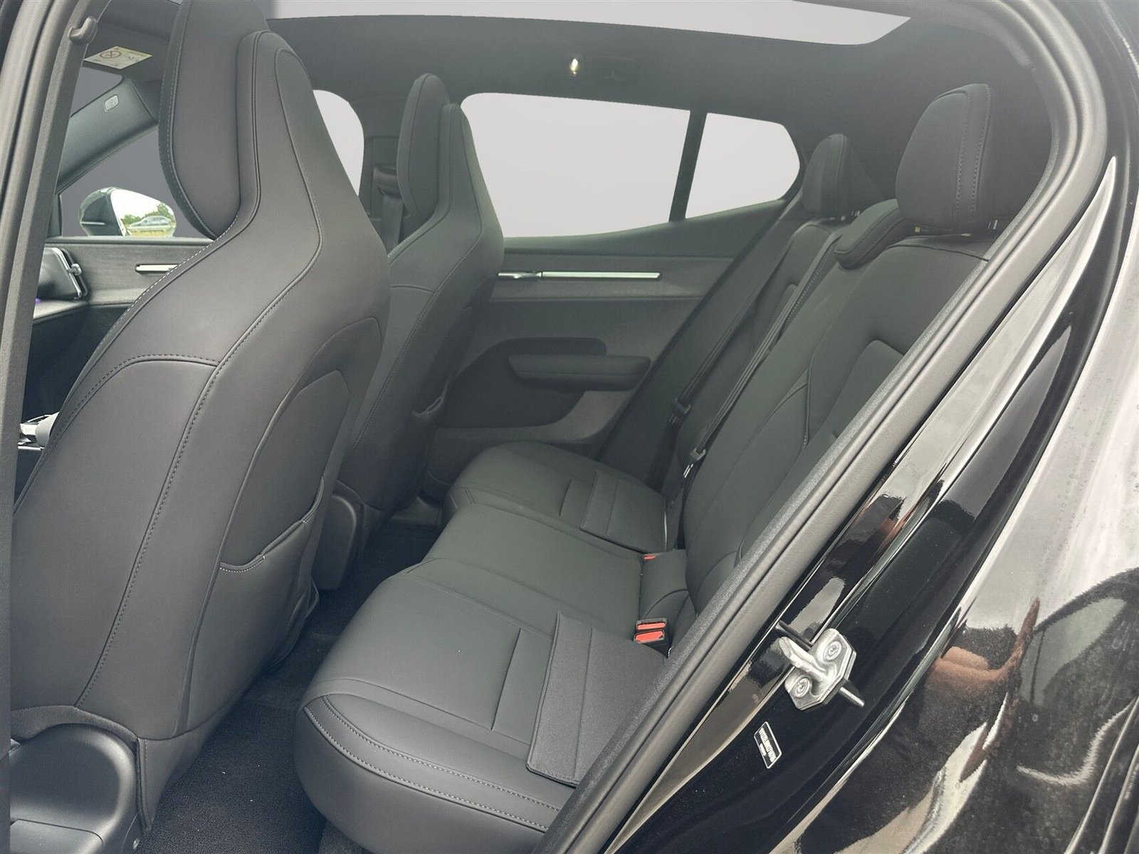 Volvo EX30 P5 Long Range, 272hp, 2027