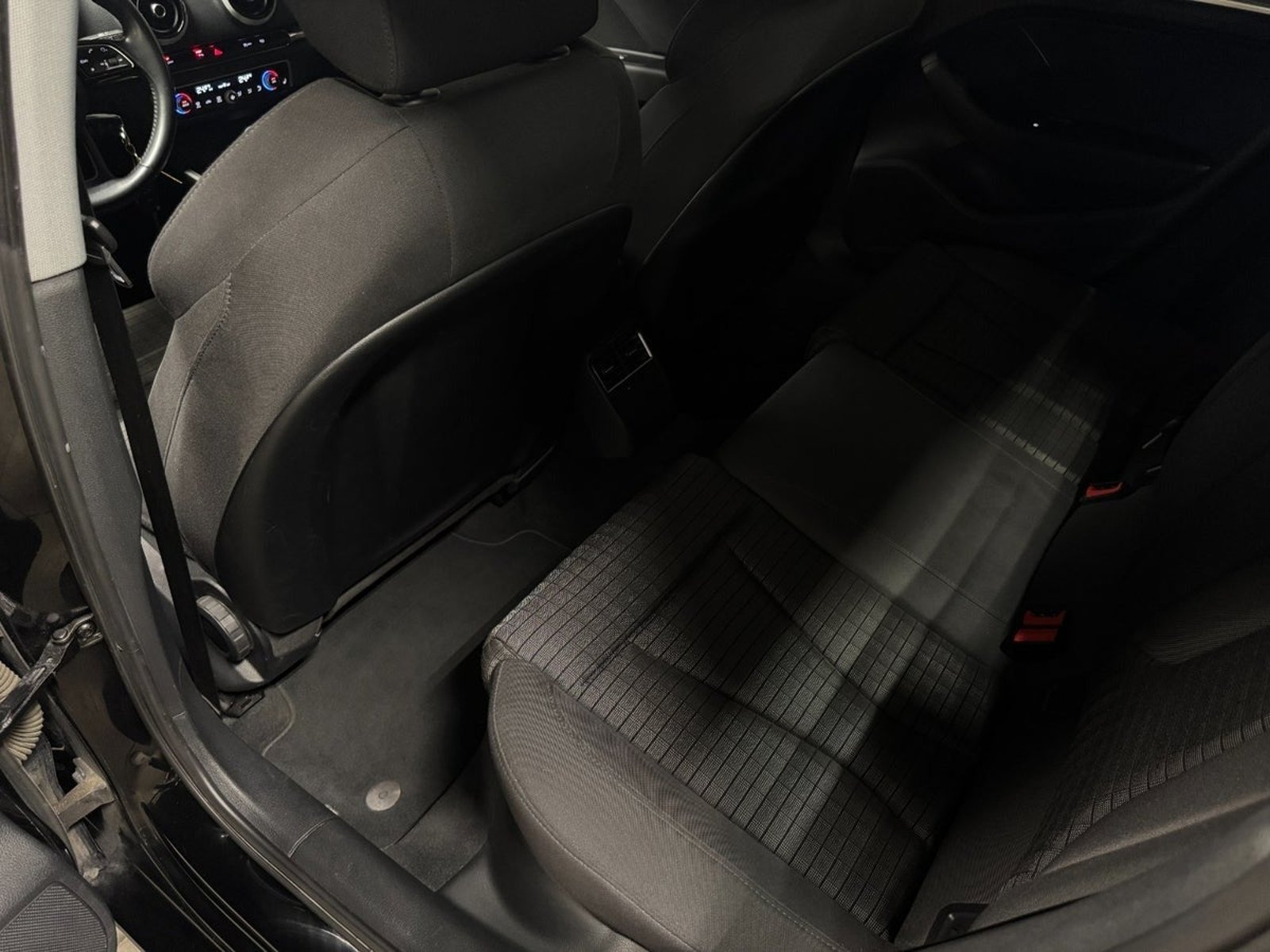 Audi A3 Sedan 1.5 TFSI COD S Tronic, 7-trinn, 150hk, 2018