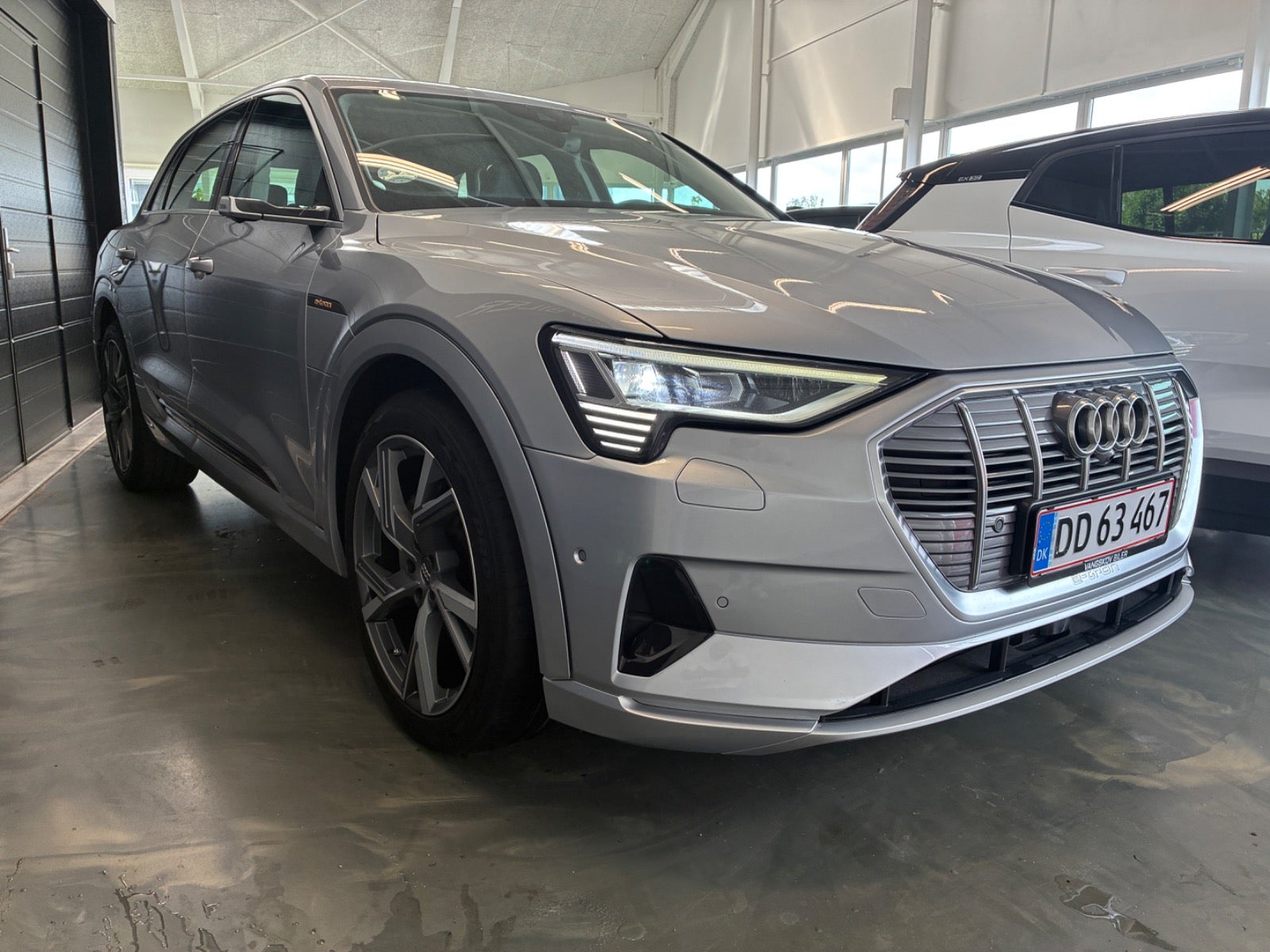 Audi e-tron 55 quattro, 408hp, 2019