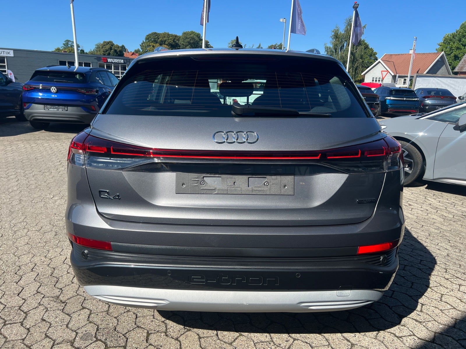 Audi Q4 45 e-tron quattro, 286hp, 2024