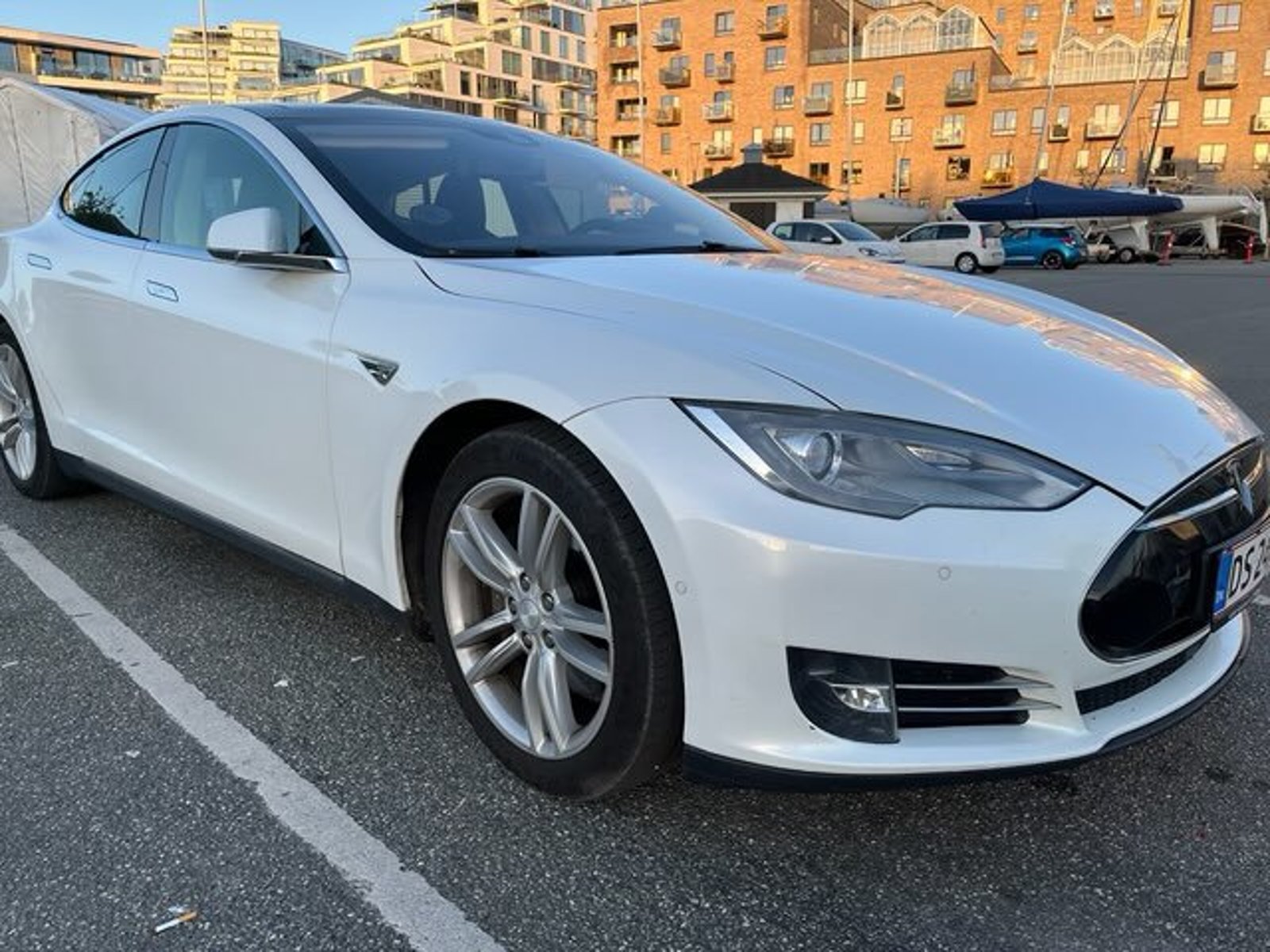 Tesla Model S 85, 378ps, 2014