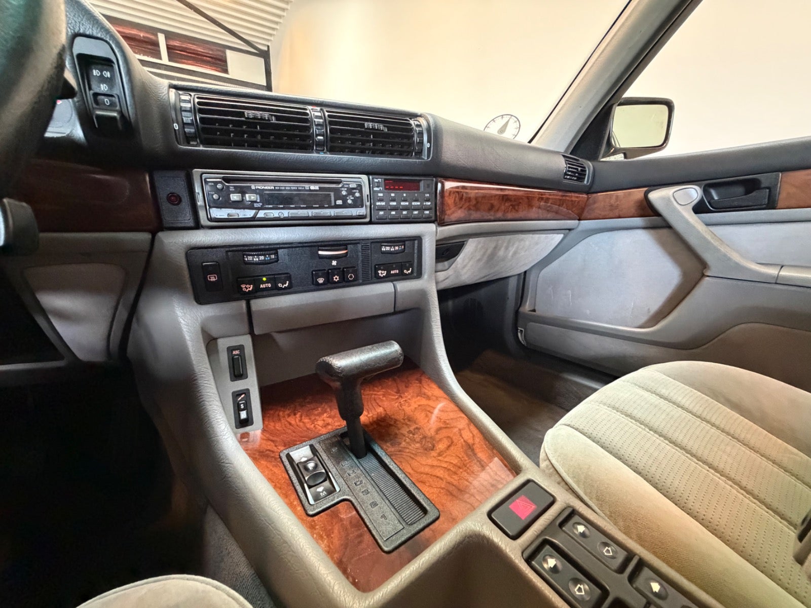 BMW 750i Automatic, 4-trins, 300ps, 1990