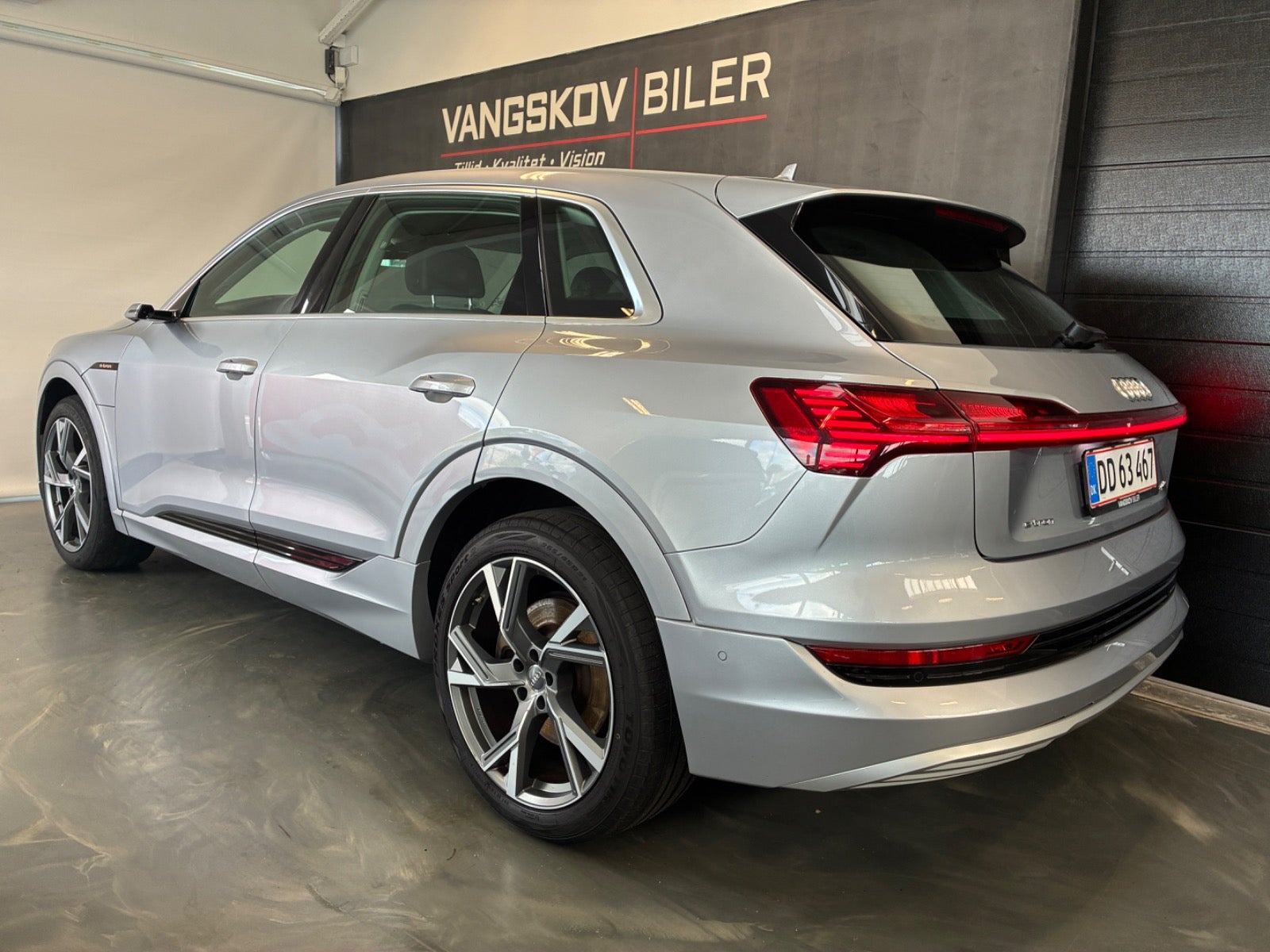 Audi e-tron 55 quattro, 408hp, 2019