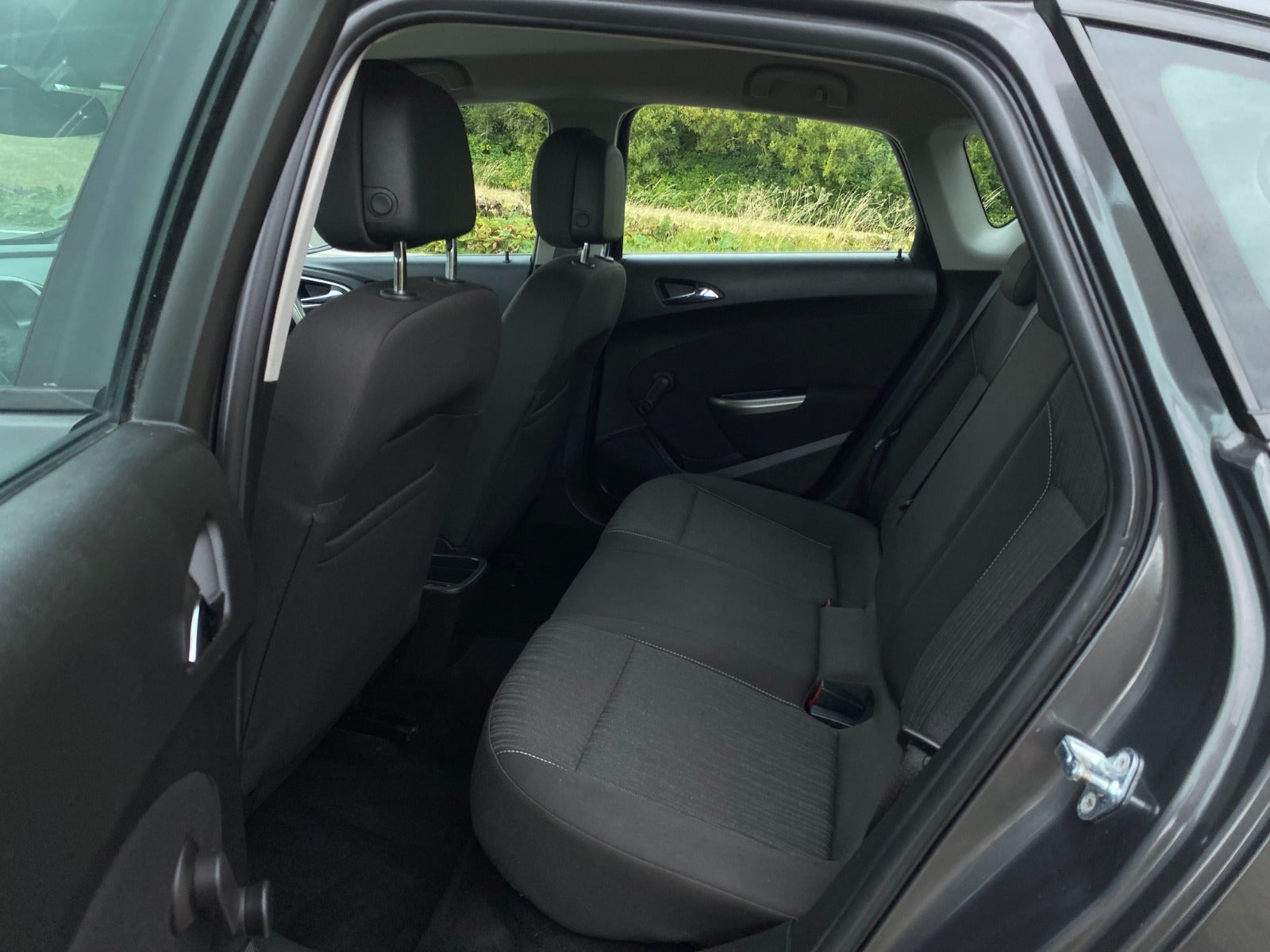 Opel Astra 1.6  Manuell, 5-trinn, 115hk, 2011