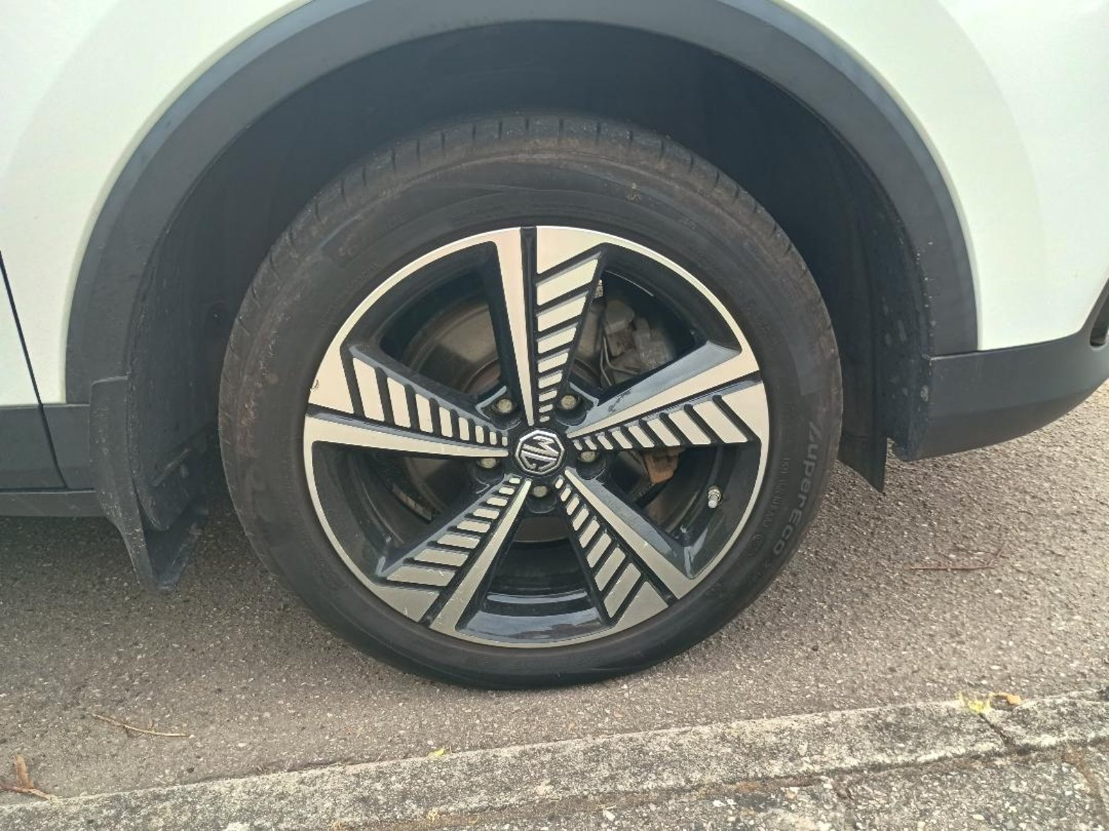 MG ZS EV, 143hp, 2021