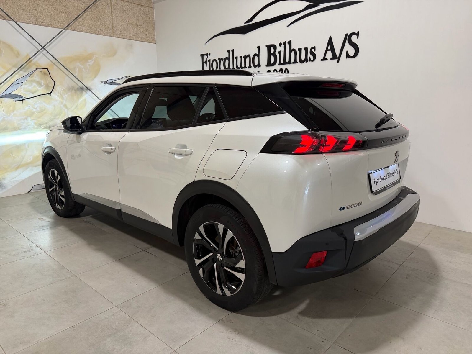 Peugeot e-2008, 136ps, 2022