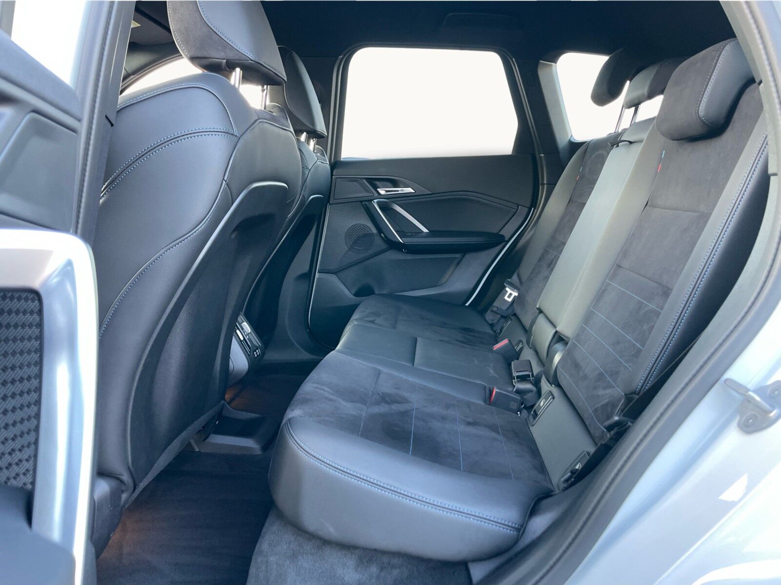 BMW iX1 eDrive20, 204hp, 2025