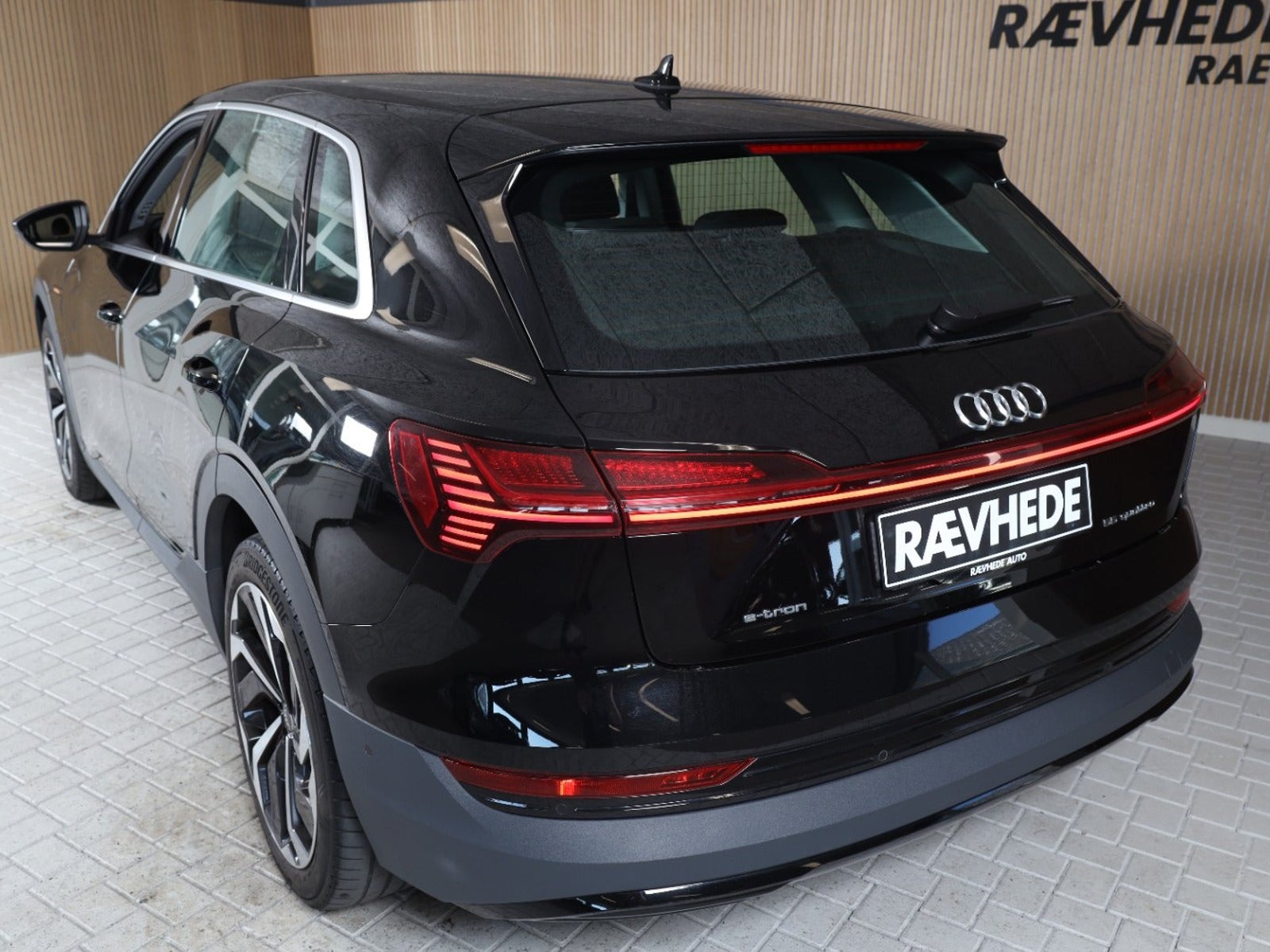 Audi e-tron 55 quattro, 408ps, 2022