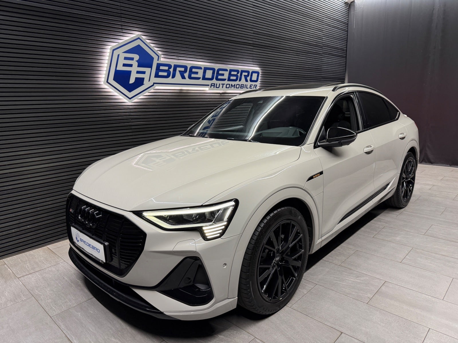 Audi e-tron 50 quattro, 313ps, 2021