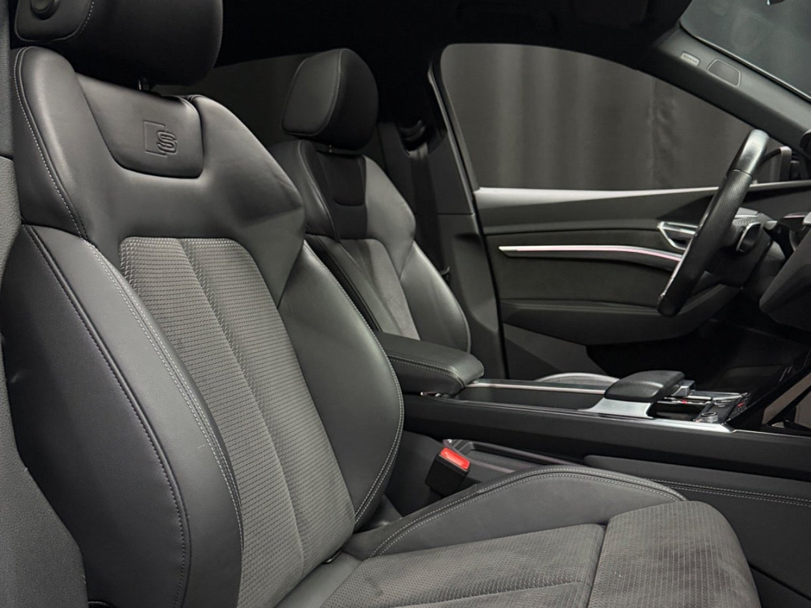 Audi e-tron 50 quattro, 313ps, 2021
