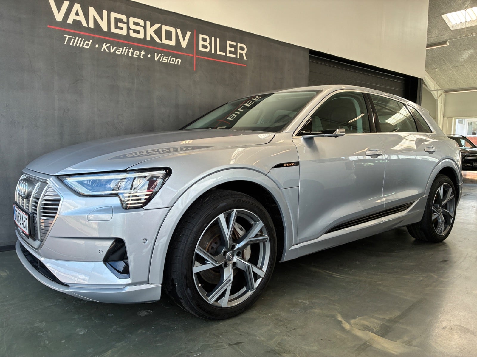 Audi e-tron 55 quattro, 408hp, 2019