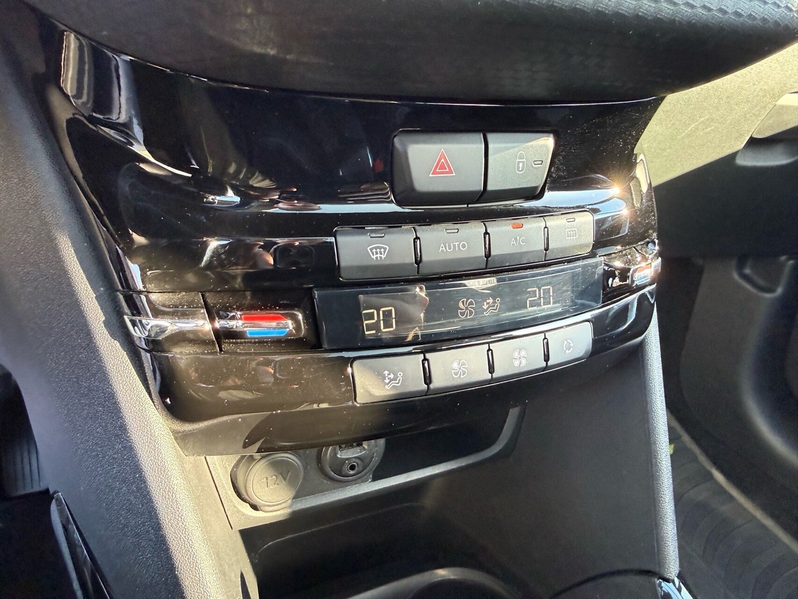 Peugeot 2008 1.2 PureTech 110 EAT, 6-trins, 110ps, 2018