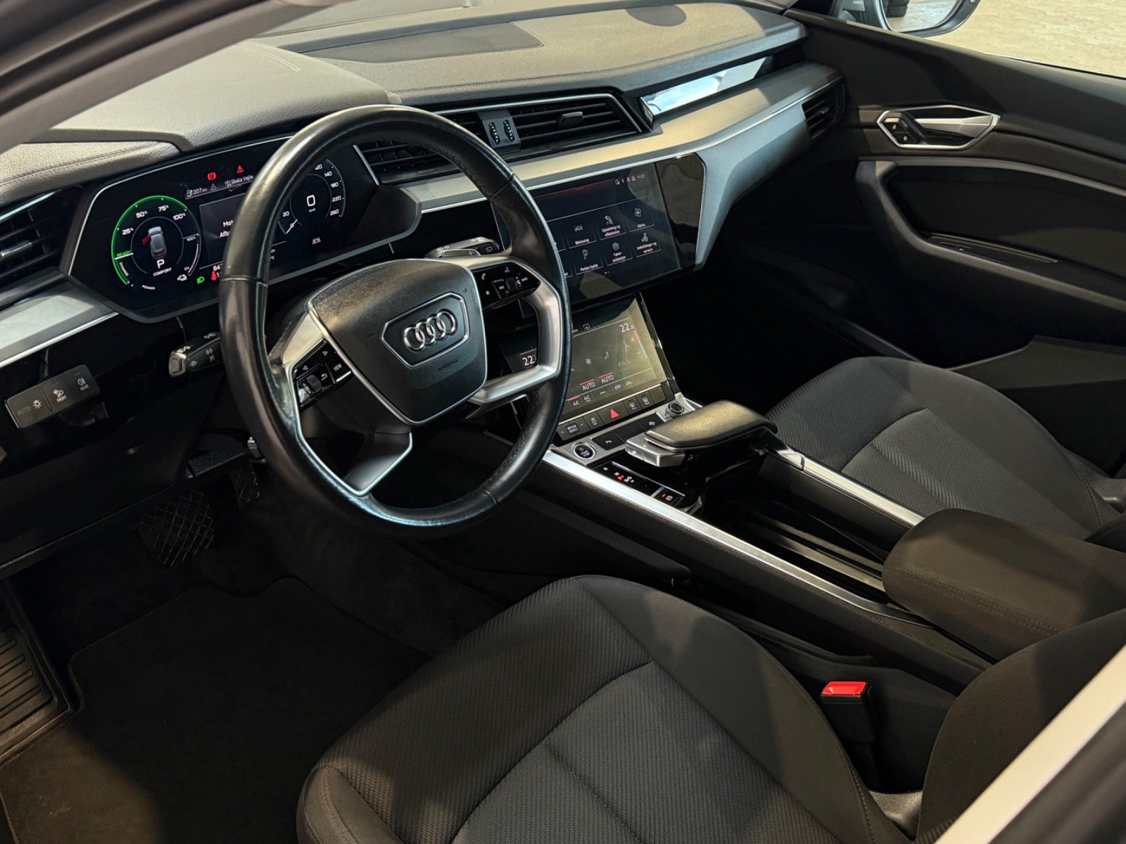 Audi e-tron 50 quattro, 313ps, 2021