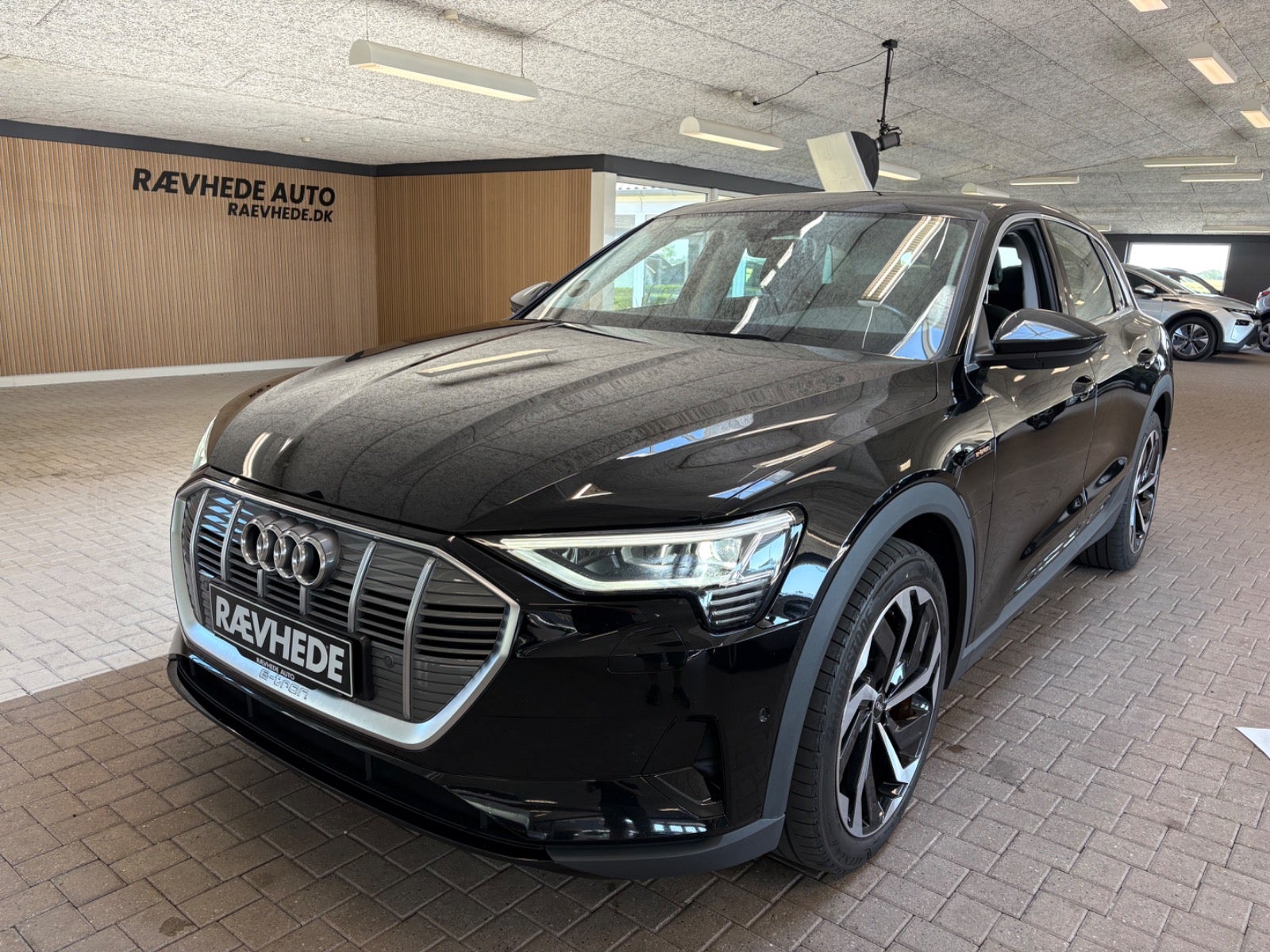 Audi e-tron 55 quattro, 408ps, 2022