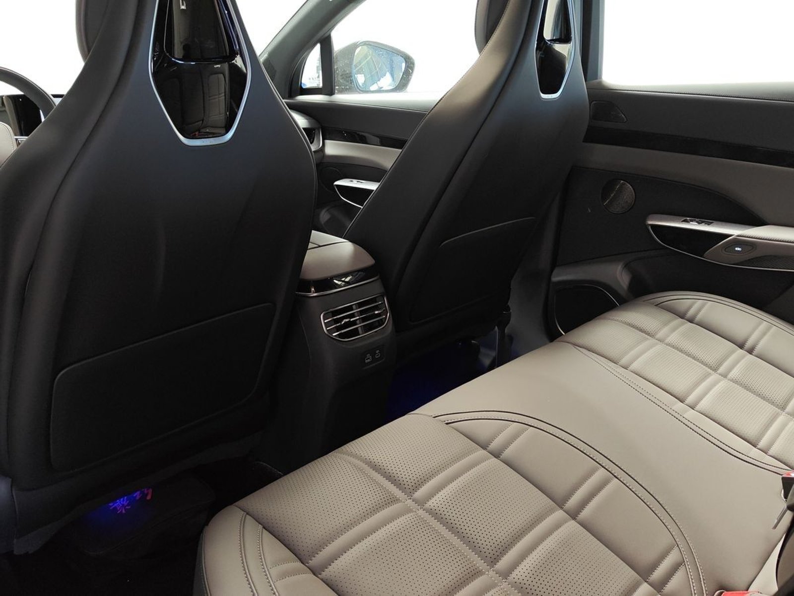 Hongqi EHS7 Long Range 111 kWh, 343ps, 2025