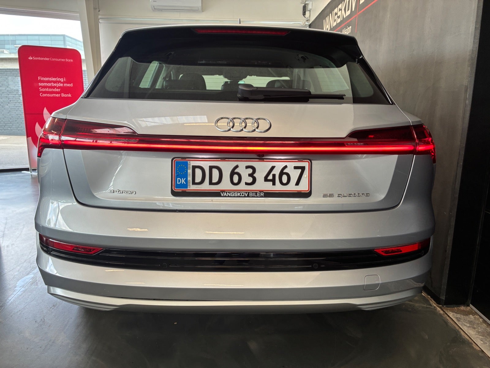 Audi e-tron 55 quattro, 408hp, 2019