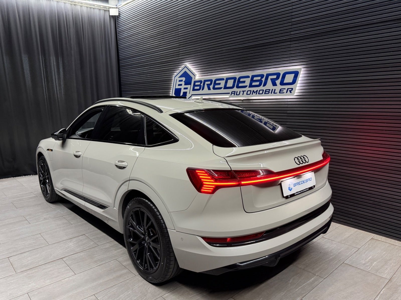 Audi e-tron 50 quattro, 313ps, 2021