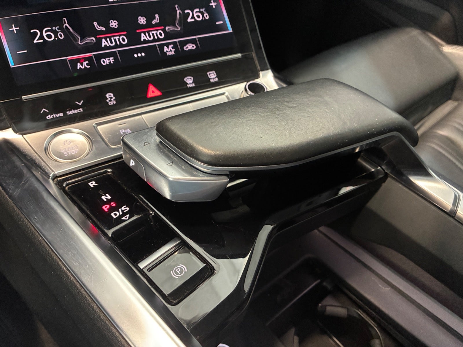 Audi e-tron 55 quattro, 408hp, 2019